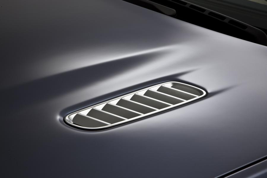 Детали экстерьера Aston Martin Rapide 2010 года  (фото 140 из 190)